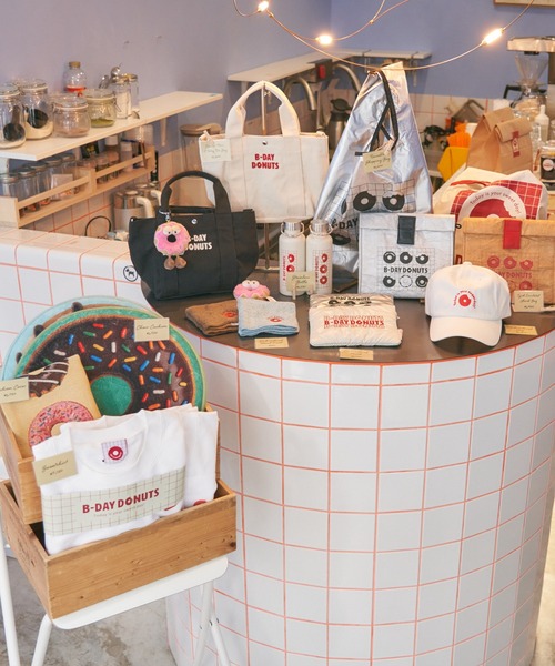 BIRTHDAY BAR（バースデイバー）の「≪BIRTHDAY BARオリジナル≫【B-DAY DONUTS】ドーナッツ刺繍ポーチ（ポーチ・レディース・ホワイト/シルバー・0）」の7枚目の写真