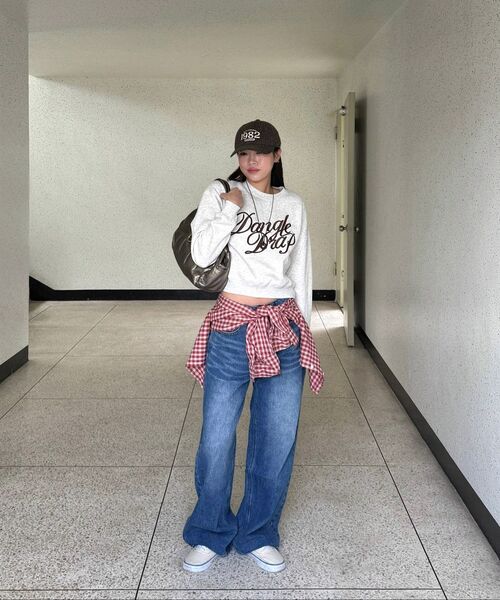 DANGLEDROP(ダングルドロップ)の「DGDPレタリング刺繍クロップスウェット_ネイビー(スウェット・レディース・その他・SMALL/MEDIUM)」の4枚目の写真