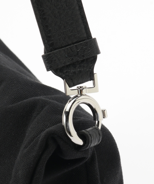 Maison Margiela（メゾンマルジェラ）の「MAISON MARGIELA (メゾンマルジェラ)  5AC HOBO MEDIUM（クラッチバッグ・メンズ・ブラック・FREE）」の6枚目の写真