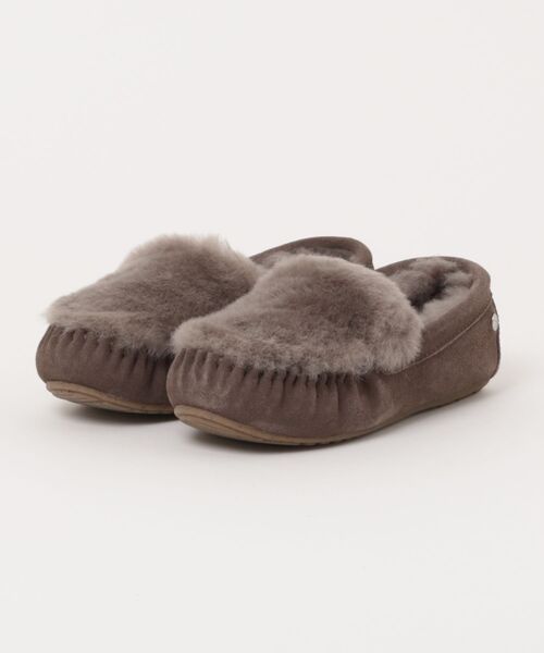 EMU Australia（エミューオーストラリア）の「Cairns Reverse Fur / モカシン スリッポン（スリッポン・レディース・スモーク/ブラック・8/7/6）」の2枚目の写真