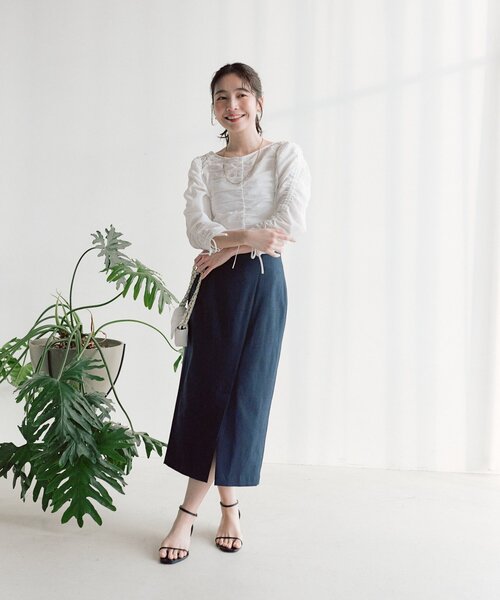 La boutique BonBon（ラブティックボンボン）の「【３サイズ展開】ドライオックスナロースカート（スカート・レディース・ピンク/ホワイト/サックスブルー/ネイビー・34/36/38）」の5枚目の写真