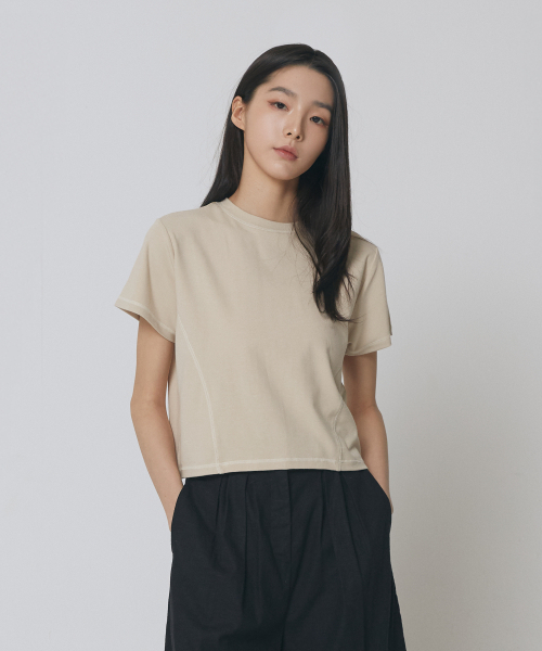 Express Holiday(エクスプレスホリデー)の「カーブドクロップTシャツ_ベージュ(Tシャツ/カットソー・レディース・その他・ONE SIZE)」の1枚目の写真