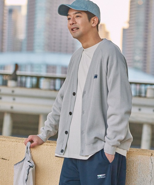 THE CRAFT CREW PRODUCTS（ザクラフトクループロダクツ）の「【UNNOTICEシリーズ】ドライワッフル リラックスフィット ラグランスリーブ カーディガン / 抗菌防臭・UVカット・マシンウォッシャブル【THE CRAFT CREW PRODUCTS】（カーディガン/ボレロ・メンズ・ブラック/グレイッシュベージュ/アッシュグレー/ダークブラウン/ダークネイビー/チャコール・S/M/L）」の9枚目の写真