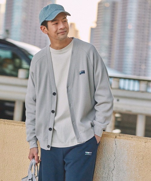 THE CRAFT CREW PRODUCTS（ザクラフトクループロダクツ）の「【UNNOTICEシリーズ】ドライワッフル リラックスフィット ラグランスリーブ カーディガン / 抗菌防臭・UVカット・マシンウォッシャブル【THE CRAFT CREW PRODUCTS】（カーディガン/ボレロ・メンズ・ブラック/グレイッシュベージュ/アッシュグレー/ダークブラウン/ダークネイビー/チャコール・S/M/L）」の10枚目の写真