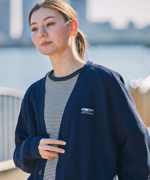 THE CRAFT CREW PRODUCTS（ザクラフトクループロダクツ）の「【UNNOTICEシリーズ】ドライワッフル リラックスフィット ラグランスリーブ カーディガン / 抗菌防臭・UVカット・マシンウォッシャブル【THE CRAFT CREW PRODUCTS】（カーディガン/ボレロ・メンズ・ブラック/グレイッシュベージュ/アッシュグレー/ダークブラウン/ダークネイビー/チャコール・S/M/L）」の12枚目の写真