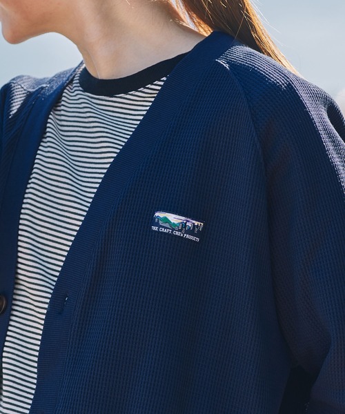 THE CRAFT CREW PRODUCTS（ザクラフトクループロダクツ）の「【UNNOTICEシリーズ】ドライワッフル リラックスフィット ラグランスリーブ カーディガン / 抗菌防臭・UVカット・マシンウォッシャブル【THE CRAFT CREW PRODUCTS】（カーディガン/ボレロ・メンズ・ブラック/グレイッシュベージュ/アッシュグレー/ダークブラウン/ダークネイビー/チャコール・S/M/L）」の16枚目の写真