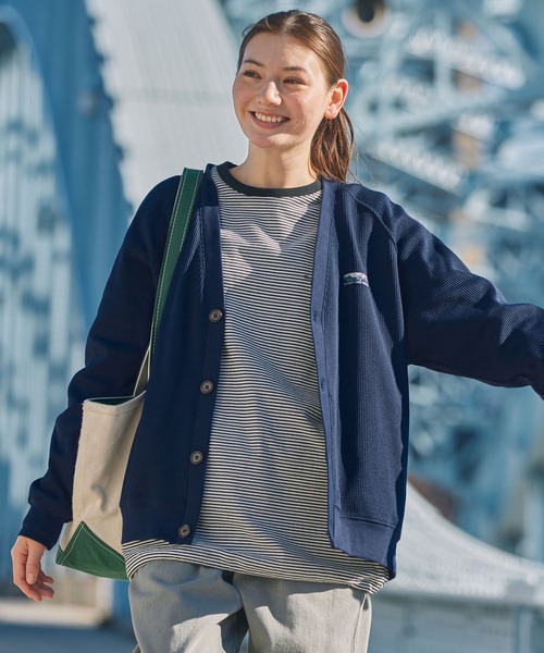 THE CRAFT CREW PRODUCTS（ザクラフトクループロダクツ）の「【UNNOTICEシリーズ】ドライワッフル リラックスフィット ラグランスリーブ カーディガン / 抗菌防臭・UVカット・マシンウォッシャブル【THE CRAFT CREW PRODUCTS】（カーディガン/ボレロ・メンズ・ブラック/グレイッシュベージュ/アッシュグレー/ダークブラウン/ダークネイビー/チャコール・S/M/L）」の17枚目の写真