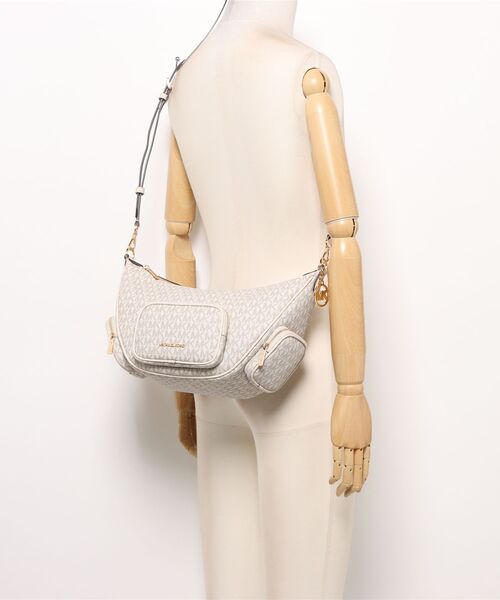 MICHAEL KORS(マイケルコース)の「MERRITT コンバーチブル ポケット ショルダー ミディアム - MKシグネチャー(ショルダーバッグ・レディース・ベージュ系その他・FREE)」の6枚目の写真