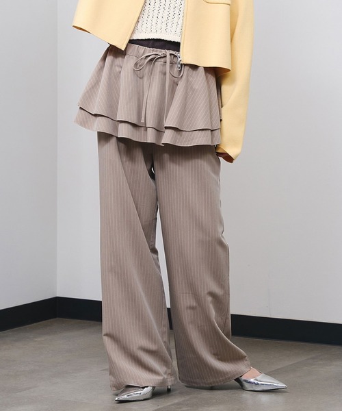 ROSE BUD(ローズバッド)の「LAYERED SKIRT STRIPE PANTS(その他パンツ・レディース・ネイビー/ベージュ・ONE SIZE)」の2枚目の写真
