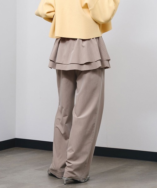 ROSE BUD(ローズバッド)の「LAYERED SKIRT STRIPE PANTS(その他パンツ・レディース・ネイビー/ベージュ・ONE SIZE)」の4枚目の写真