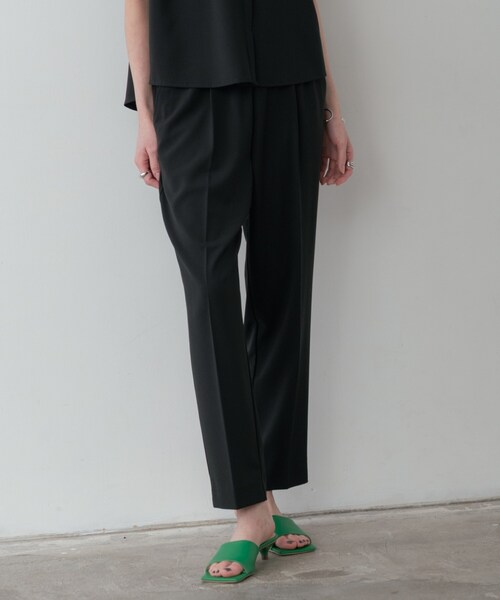 GALLEST(ギャレスト)の「Comfy SET UP|イージーテーパードパンツ【セットアップ対応/通勤/カセット服/接触冷感/UVカット】(その他パンツ・レディース・ブラック/ダークグレー/キャメル/ライトブルー・40/38/36/34)」の2枚目の写真