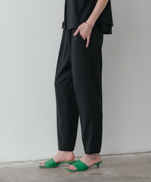 GALLEST(ギャレスト)の「Comfy SET UP|イージーテーパードパンツ【セットアップ対応/通勤/カセット服/接触冷感/UVカット】(その他パンツ・レディース・ブラック/ダークグレー/キャメル/ライトブルー・40/38/36/34)」の10枚目の写真