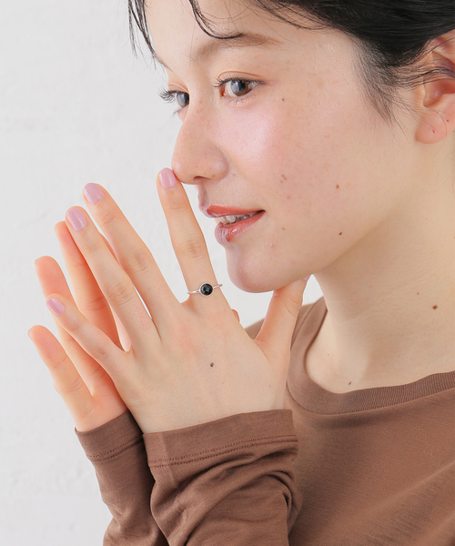 journal standard L'essage(ジャーナルスタンダードレサージュ)の「【V'ESSENCEヴェッセンス】ONIX RING 925/リング(リング・レディース・シルバー・7/6)」の2枚目の写真