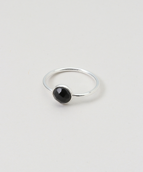 journal standard L'essage(ジャーナルスタンダードレサージュ)の「【V'ESSENCEヴェッセンス】ONIX RING 925/リング(リング・レディース・シルバー・7/6)」の3枚目の写真
