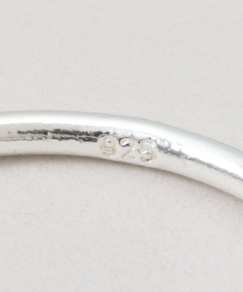 journal standard L'essage(ジャーナルスタンダードレサージュ)の「【V'ESSENCEヴェッセンス】ONIX RING 925/リング(リング・レディース・シルバー・7/6)」の5枚目の写真