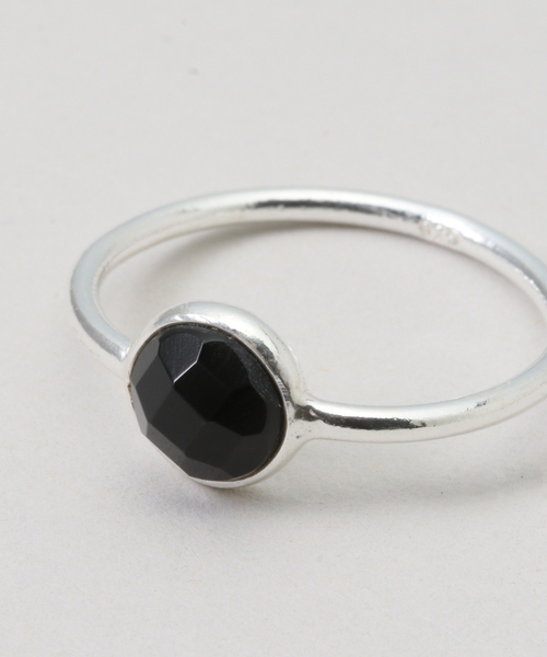 journal standard L'essage(ジャーナルスタンダードレサージュ)の「【V'ESSENCEヴェッセンス】ONIX RING 925/リング(リング・レディース・シルバー・7/6)」の6枚目の写真
