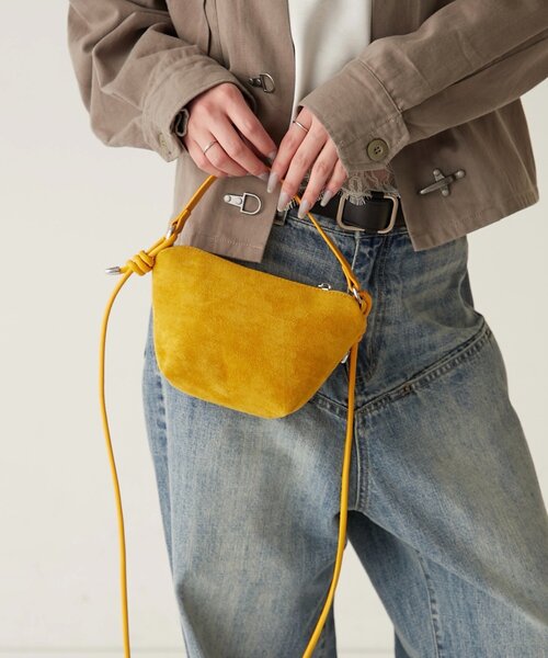 WHO'S WHO gallery(フーズフーギャラリー)の「【WEB限定】2WAYスウェードバッグ(ショルダーバッグ・レディース・ブラウン/イエロー/ブラック・FREE)」の3枚目の写真
