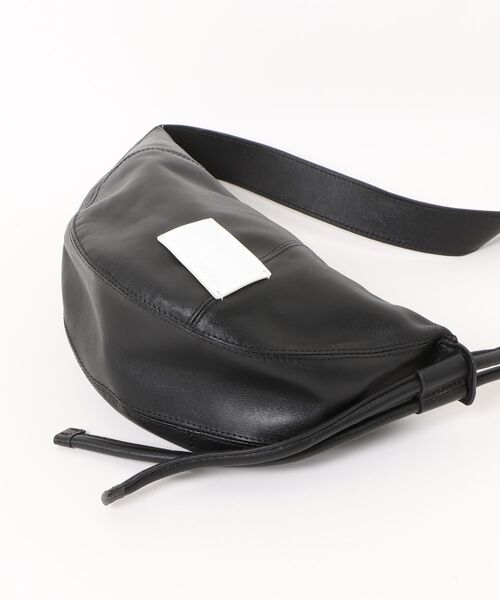 ADAM PATEK(アダムパテック)の「【ADAMPATEK】water repellent leather mini shoulder bag/撥水レザーミニショルダーバッグ/AP2619001(ショルダーバッグ・レディース・ブラック・FREE)」の2枚目の写真