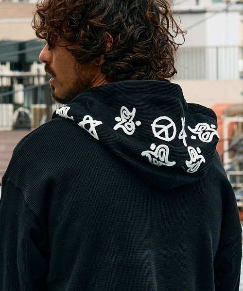 STUD MUFFIN(スタッドマフィン)の「STUD MUFFIN/スタッドマフィン/コットンワッフル ペイズリーサガラジップパーカー/614-02863(パーカー・メンズ・ブラック・3)」の5枚目の写真