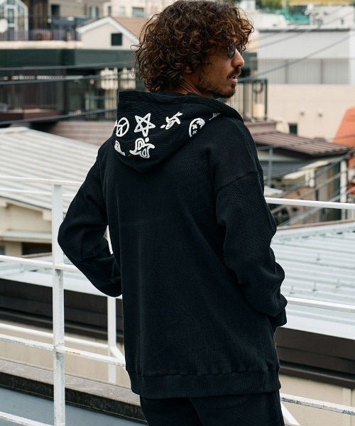 STUD MUFFIN(スタッドマフィン)の「STUD MUFFIN/スタッドマフィン/コットンワッフル ペイズリーサガラジップパーカー/614-02863(パーカー・メンズ・ブラック・3)」の6枚目の写真