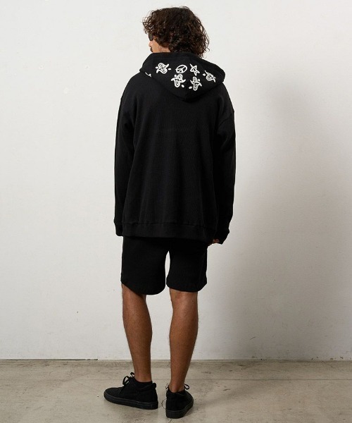 STUD MUFFIN(スタッドマフィン)の「STUD MUFFIN/スタッドマフィン/コットンワッフル ペイズリーサガラジップパーカー/614-02863(パーカー・メンズ・ブラック・3)」の2枚目の写真