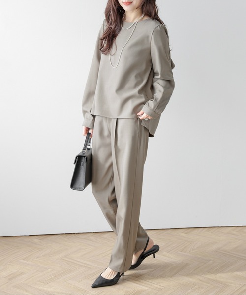 AMELY(エミリー)の「バックフリルブラウス&パンツ セットアップ(セットアップ・レディース・ベージュ/ネイビー/ベージュ系その他・L/M)」の5枚目の写真