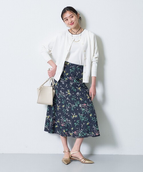 INDIVI（インディヴィ）の「【洗える／前後2WAY／アンサンブル可能】ドルマンスリーブカーディガン（カーディガン/ボレロ・レディース・ブラック/ブルー/ホワイト/ピンク系・13/15 /19/38）」の11枚目の写真