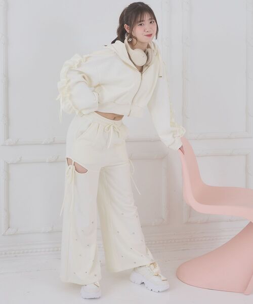 MAJESTIC LEGON（マジェスティックレゴン）の「スリット入りキラキラスウェットパンツ（スウェットパンツ・レディース・グレー/ピンクベージュ/アイボリー・MEDIUM）」の4枚目の写真