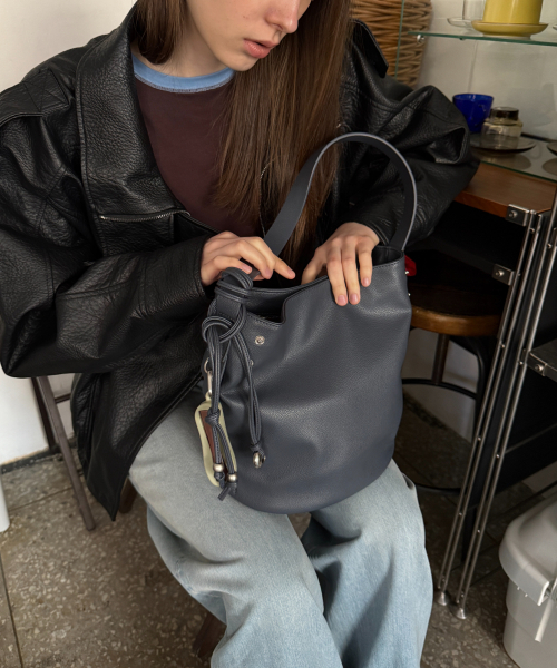 FIND KAPOOR（ファインドカプア）の「リバーシブルエナバッグ23 - 3カラー（ショルダーバッグ・レディース・レッド/ベージュ系その他2/ブラック/ブルーグレー・FREE）」の6枚目の写真