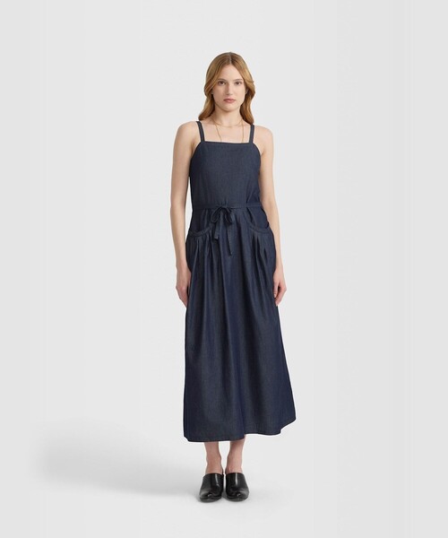 agnes b.(アニエスベー)の「デニム シャンブレー キャミソール ワンピース(ワンピース・レディース・ネイビー・40/38/36)」の2枚目の写真