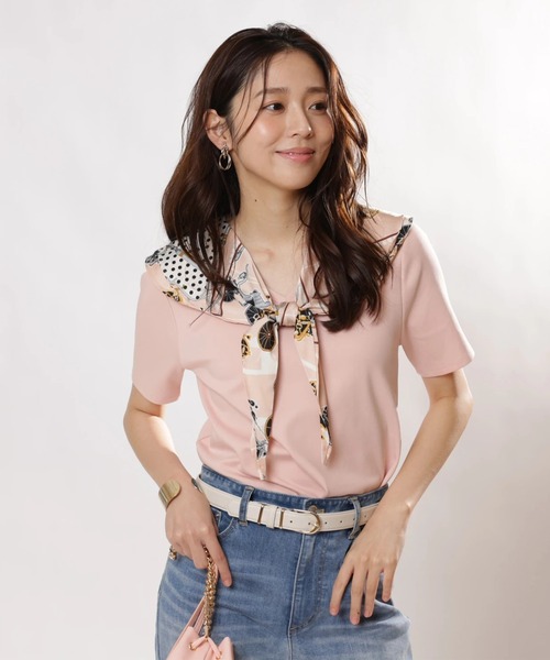 JUSGLITTY(ジャスグリッティー)の「スカーフ付きTシャツ(Tシャツ/カットソー・レディース・ブラック/ピンク/ホワイト・2)」の8枚目の写真