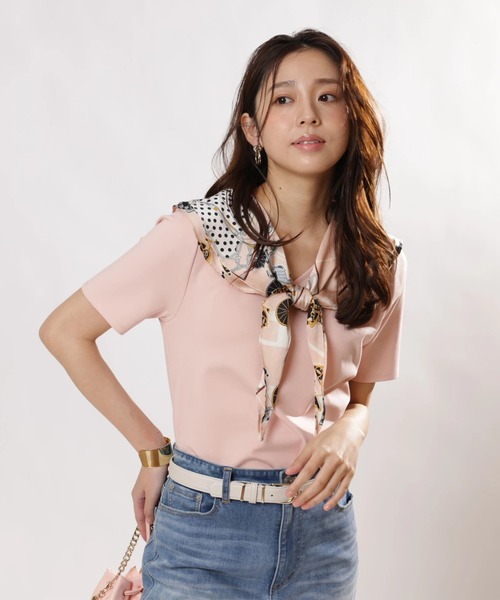 JUSGLITTY(ジャスグリッティー)の「スカーフ付きTシャツ(Tシャツ/カットソー・レディース・ブラック/ピンク/ホワイト・2)」の9枚目の写真