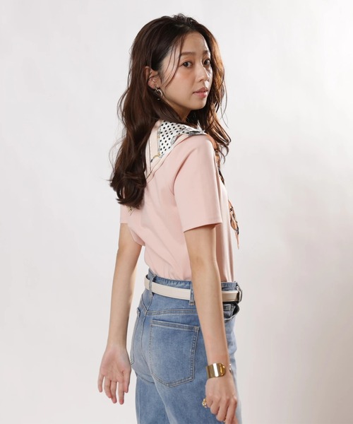 JUSGLITTY(ジャスグリッティー)の「スカーフ付きTシャツ(Tシャツ/カットソー・レディース・ブラック/ピンク/ホワイト・2)」の10枚目の写真