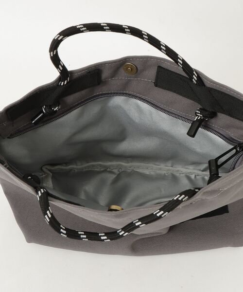 POST GENERAL（ポストジェネラル）の「POST GENERAL ポストジェネラル THE LUNCH COOLER TOTE ザ ランチクーラートート（トートバッグ・メンズ・グレー/ブラック/オリーブ/ネイビー・FREE）」の11枚目の写真