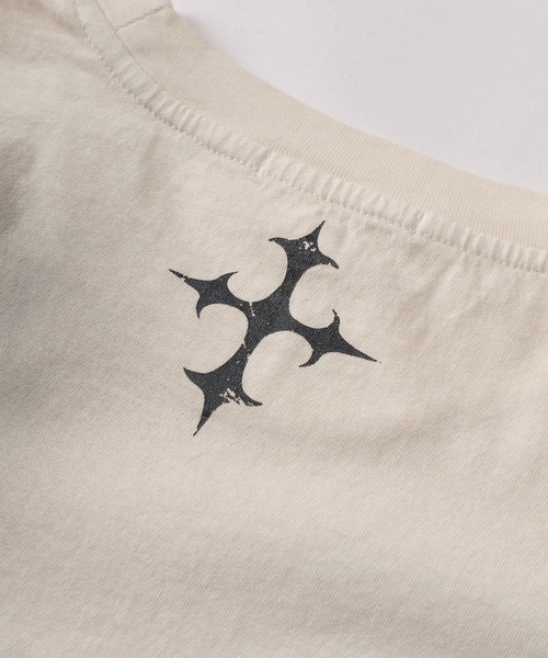 SlashDate(スラッシュデイト)の「【82】ピグメント加工 カモフラ柄 ロゴプリント ショート丈 クルーネックTシャツ/ユニセックス/レディース/メンズ(Tシャツ/カットソー・メンズ・ブラック/アイボリー/カーキ・M/L)」の7枚目の写真