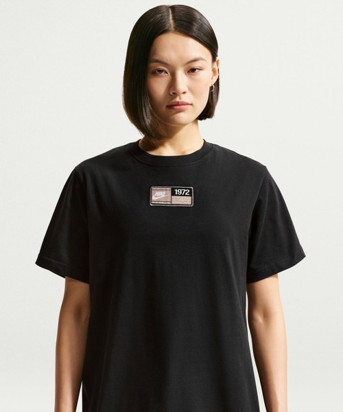 NIKE（ナイキ）の「ナイキ NIKE ナイキ   NSW クラシック BF ST5 S/S Tシャツ（Tシャツ/カットソー・レディース・ブラック/ブラウン・S/M/L/XL）」の2枚目の写真