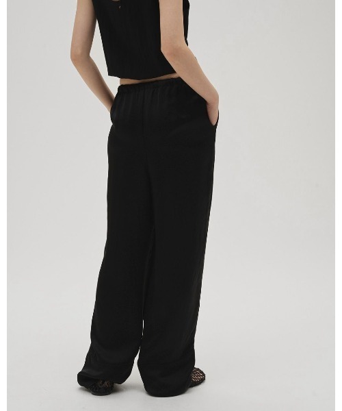 TODAYFUL(トゥデイフル)の「TODAYFUL Satin Easy Pants(その他パンツ・レディース・オフホワイト/ブラック/ダークブラウン・36/38)」の7枚目の写真