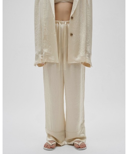 TODAYFUL(トゥデイフル)の「TODAYFUL Satin Easy Pants(その他パンツ・レディース・オフホワイト/ブラック/ダークブラウン・36/38)」の9枚目の写真
