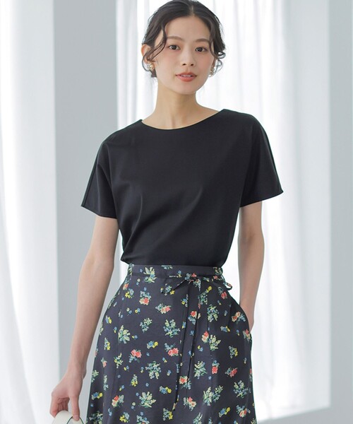 組曲（クミキョク）の「タッチミースムース ドルマンスリーブ カットソー（Tシャツ/カットソー・レディース・ブラック系/ホワイト系/ダークブラウン系・S2）」の2枚目の写真