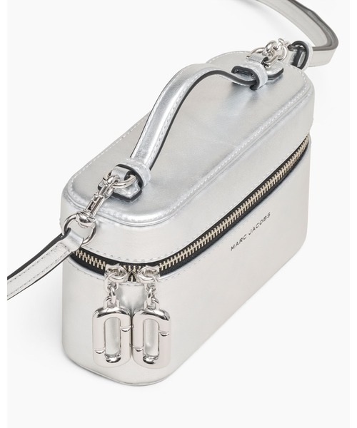 MARC JACOBS（マークジェイコブス）の「【NEW】SCENE VANITY BAG IN METALLIC/シーン バニティ バッグ メタリック（ショルダーバッグ・レディース・シルバー・ONE SIZE）」の7枚目の写真