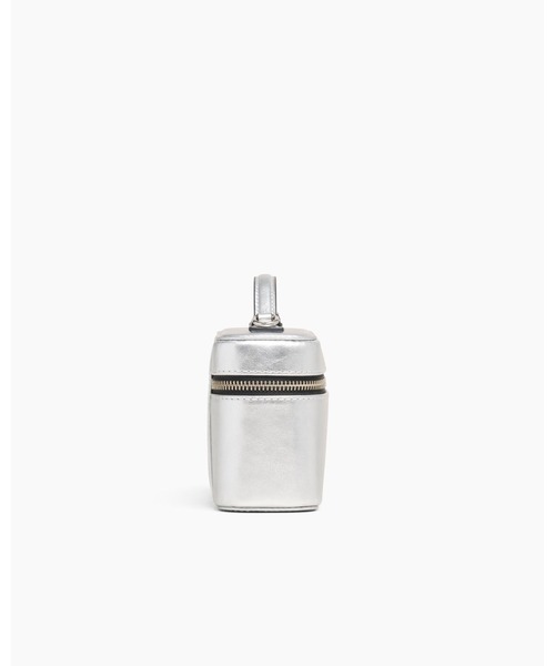 MARC JACOBS（マークジェイコブス）の「【NEW】SCENE VANITY BAG IN METALLIC/シーン バニティ バッグ メタリック（ショルダーバッグ・レディース・シルバー・ONE SIZE）」の8枚目の写真