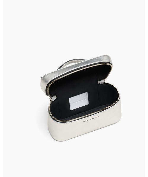 MARC JACOBS（マークジェイコブス）の「【NEW】SCENE VANITY BAG IN METALLIC/シーン バニティ バッグ メタリック（ショルダーバッグ・レディース・シルバー・ONE SIZE）」の9枚目の写真
