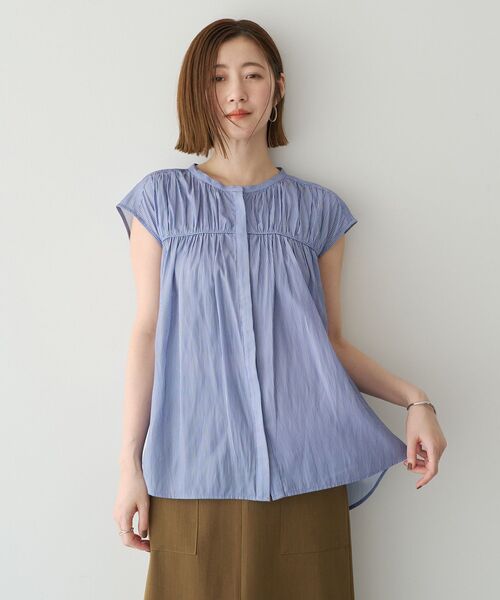 YECCA VECCA(イェッカヴェッカ)の「【接触冷感】フレンチスリーブギャザーブラウス(シャツ/ブラウス・レディース・オフホワイト/イエロー/ネイビー/ストライプ・FREE)」の4枚目の写真