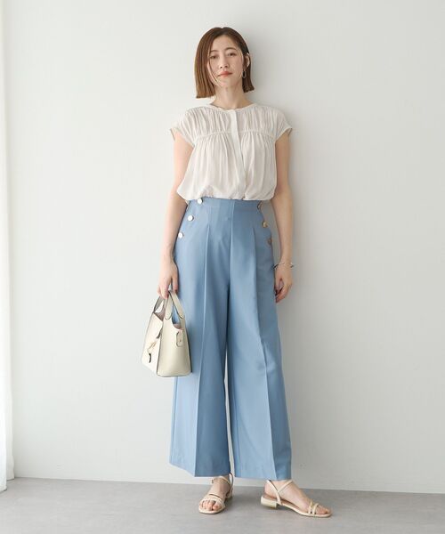YECCA VECCA(イェッカヴェッカ)の「【接触冷感】フレンチスリーブギャザーブラウス(シャツ/ブラウス・レディース・オフホワイト/イエロー/ネイビー/ストライプ・FREE)」の5枚目の写真