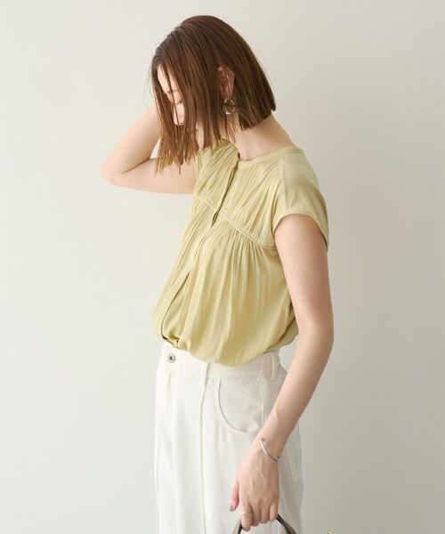 YECCA VECCA(イェッカヴェッカ)の「【接触冷感】フレンチスリーブギャザーブラウス(シャツ/ブラウス・レディース・オフホワイト/イエロー/ネイビー/ストライプ・FREE)」の9枚目の写真