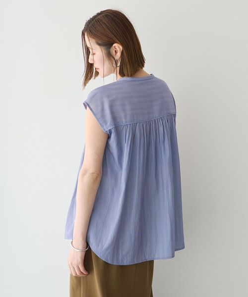 YECCA VECCA(イェッカヴェッカ)の「【接触冷感】フレンチスリーブギャザーブラウス(シャツ/ブラウス・レディース・オフホワイト/イエロー/ネイビー/ストライプ・FREE)」の17枚目の写真