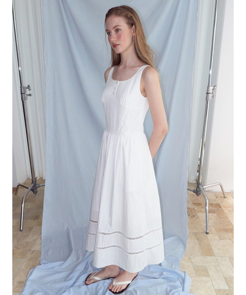 ETMON(エトモン)の「Button Lace Sleeveless Dress, White(ワンピース・レディース・その他・SMALL/MEDIUM)」の2枚目の写真