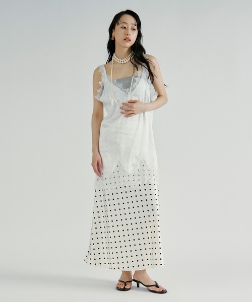 Ezick(エジック)の「Lace trim satin camisole/レースサテンキャミソール(キャミソール・レディース・ブラック/オフホワイト・FREE)」の4枚目の写真