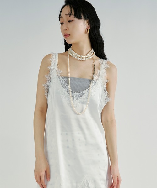 Ezick(エジック)の「Lace trim satin camisole/レースサテンキャミソール(キャミソール・レディース・ブラック/オフホワイト・FREE)」の8枚目の写真