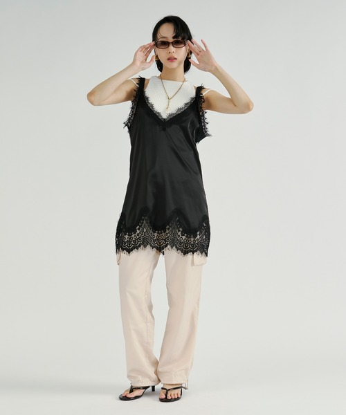 Ezick(エジック)の「Lace trim satin camisole/レースサテンキャミソール(キャミソール・レディース・ブラック/オフホワイト・FREE)」の22枚目の写真